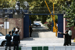 İngiltere'nin Tahran Büyükelçiliği yeniden faaliyete geçti