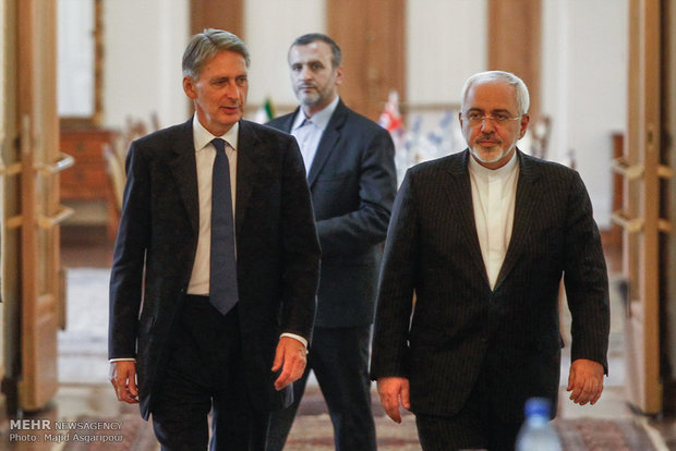 Zarif, Hammond hold joint press conference