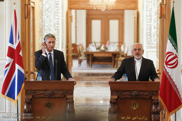 Zarif, Hammond hold joint press conference