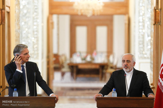 Zarif, Hammond hold joint press conference