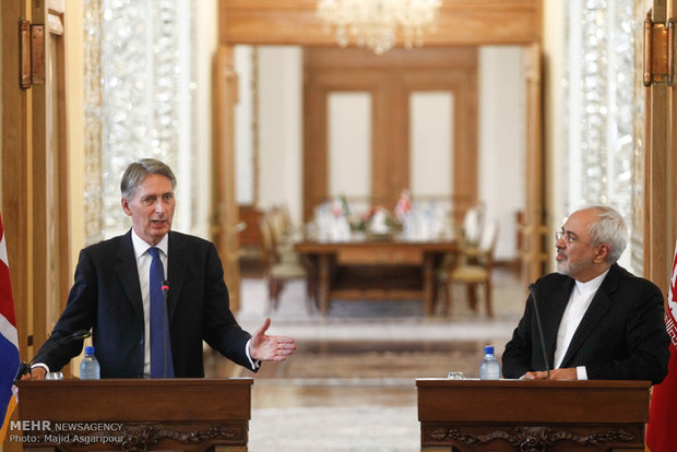 Zarif, Hammond hold joint press conference