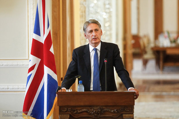 Zarif, Hammond hold joint press conference