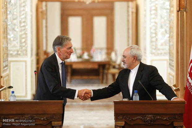 نشست خبری وزرای خارجه ایران و انگلیس