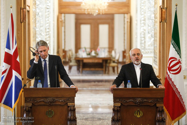 Zarif, Hammond hold joint press conference