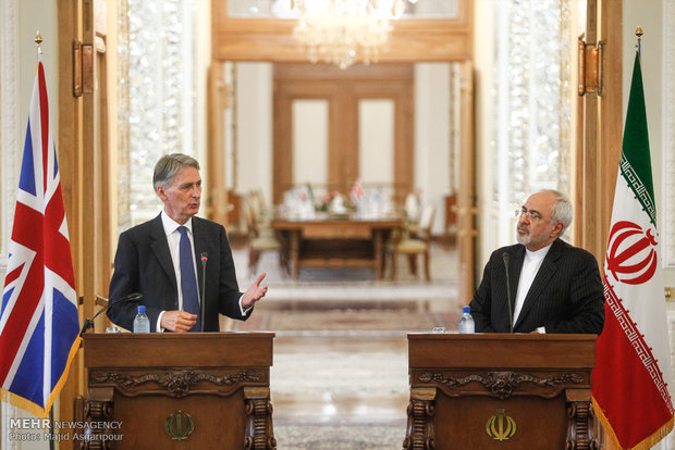 Zarif, Hammond hold joint press conference