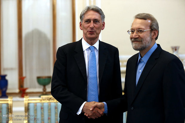 لقاء وزير الخارجية البريطاني مع رئيس مجلس الشورى الاسلامي