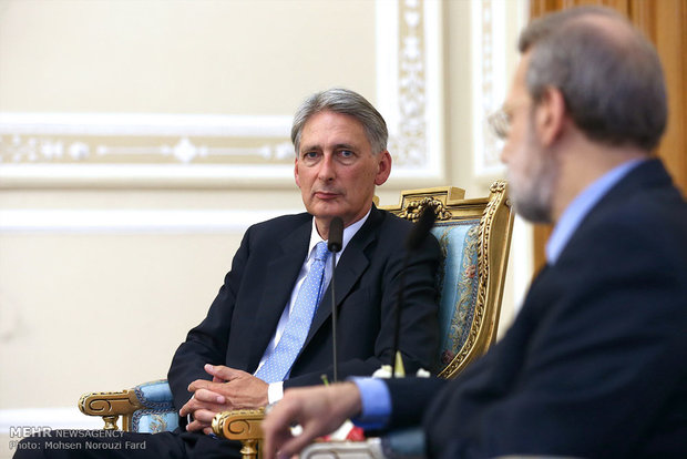 لقاء وزير الخارجية البريطاني مع رئيس مجلس الشورى الاسلامي