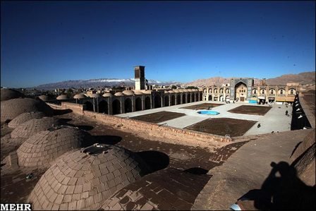 اقتصاد ورشکسته گردشگری در شهر تاریخی کرمان/چشمان مسئولان بسته است