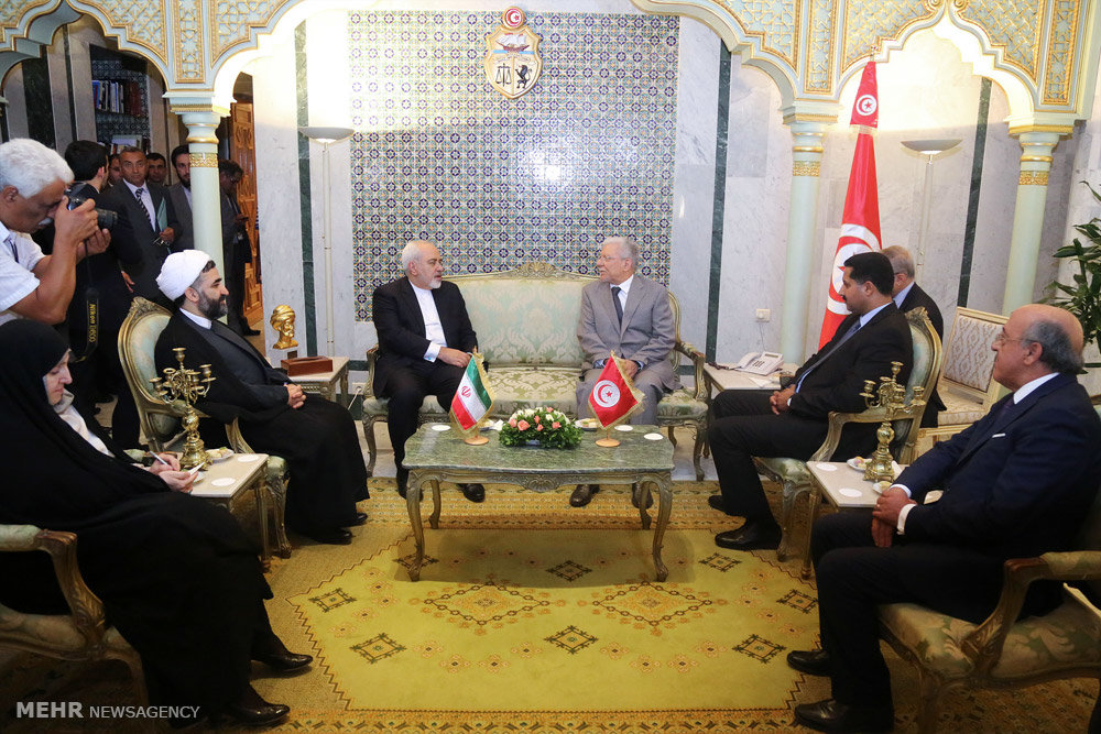 وزير الخارجية الايراني يلتقي نظيره التونسي ورئيس وزراء تونس