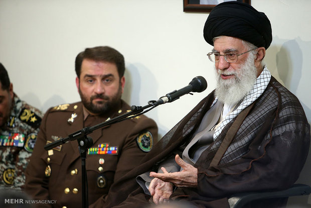 Leader receives Khatam al-Anbia commanders, dignitaries - Mehr News Agency