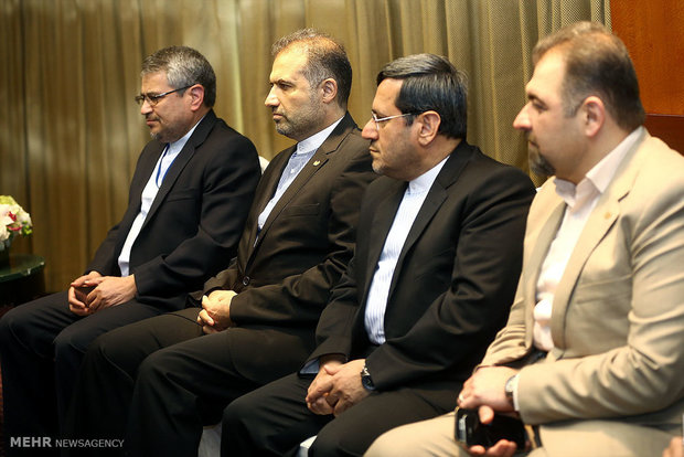 Larijani meets anti-Zionist Jews