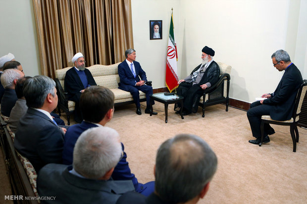 لقاء رئيس جمهورية قرغيزيا مع قائد الثورة الاسلامية
