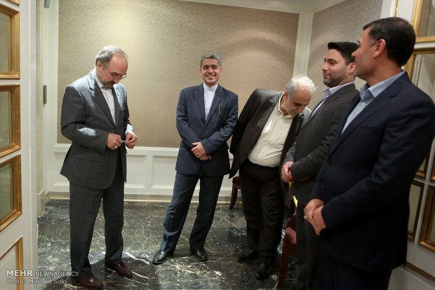 لقاء وزير الاقتصاد الايراني مع نظيره العراقي