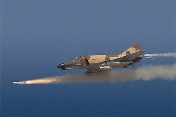 استخدام القنابل والصواريخ الذكية في المناورات الجوية للجيش الايراني