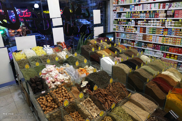 عطاریهایی که وارد طبابت می شوند/ مردم به تبلیغات توجه نکنند