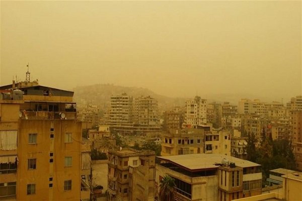 عاصفة رملية تضرب لبنان و160 حالة اختناق حتى الآن