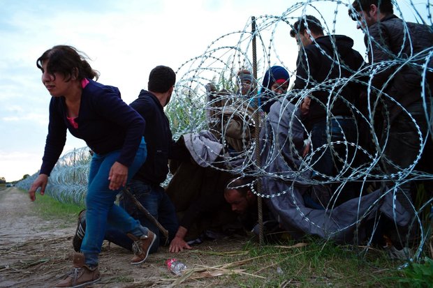 Hungary militarizes border after migratory chaos