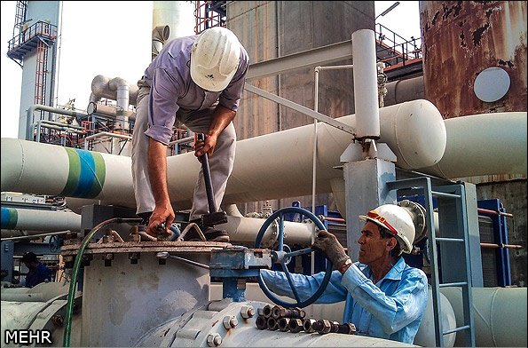 عدم بکارگیری نیروهای بومی استان بوشهر در صنایع نفتی یک تحقیر است
