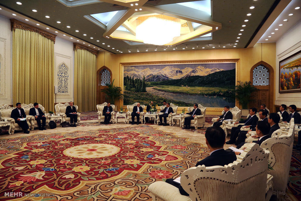 لقاء وزير الخارجية الايراني مع رئيس مجلس الدولة الصيني