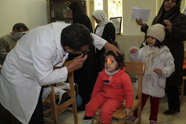 غربالگری بینایی سنجی بیش از ۱۰۰۰ کودک در شهرستان شازند 