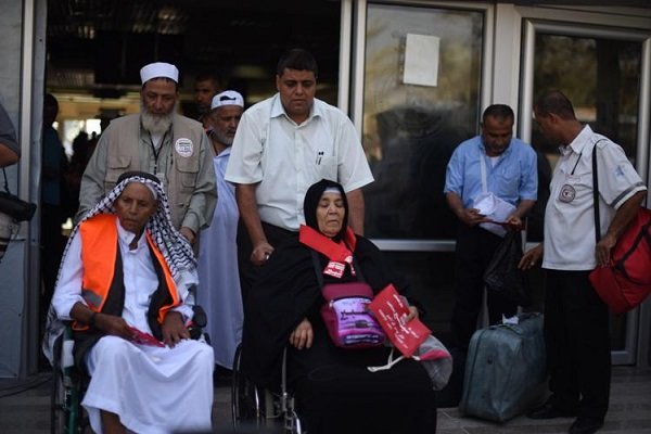 انطلاق توجه سكان غزة الى بيت الله الحرام