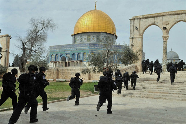 مواجهات بين فلسطينيين والصهاينة في المسجد الاقصى وبوابة مستوطنة "ايتيمار"
