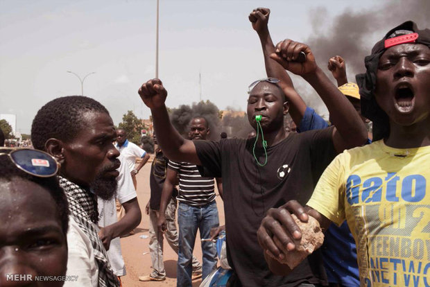 هواداران دولت کودتا در بورکینافاسو به هتل ميانجی‌گران حمله کردند