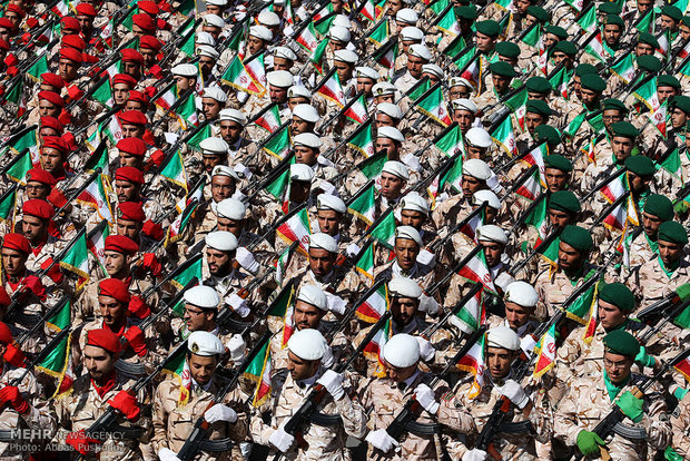 Isfahan armed forces hold parade