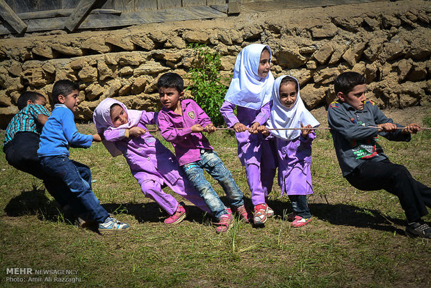 جشن آغاز سال نو تحصیلی مدرسه روستای محروم اسبو مازندران