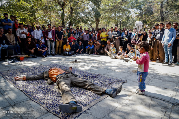 İran'ın Küdistan eyaletinde soskak tiyatrosu festivali