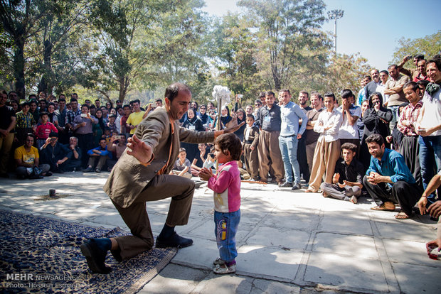 İran'ın Küdistan eyaletinde soskak tiyatrosu festivali