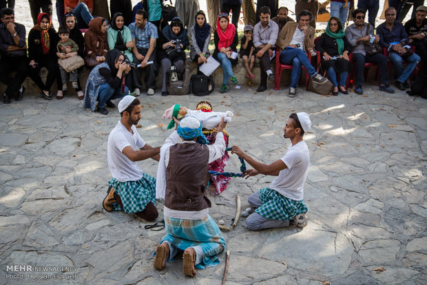 İran'ın Küdistan eyaletinde soskak tiyatrosu festivali