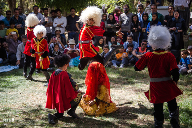 İran'ın Küdistan eyaletinde soskak tiyatrosu festivali