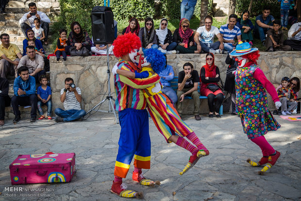 İran'ın Küdistan eyaletinde soskak tiyatrosu festivali