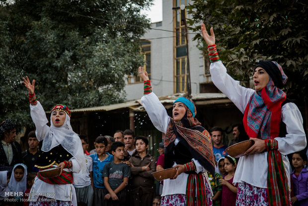 İran'ın Küdistan eyaletinde soskak tiyatrosu festivali