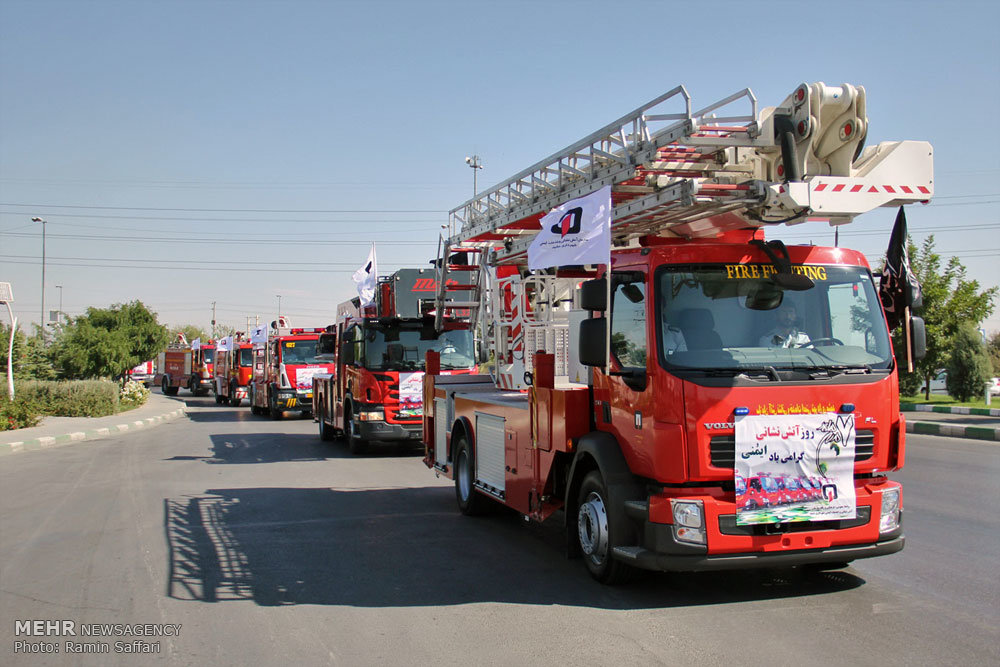 Isfahan, Mashhad firefighters go on parade