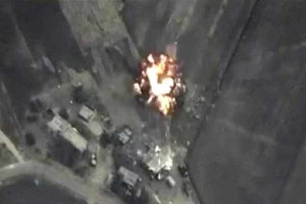 Russia airforce, Syria army push ISIL back