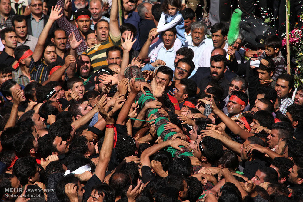 جلوهگاه عشق هزارساله؛ آیین جهانی قالیشویان در مشهد اردهال برگزار شد