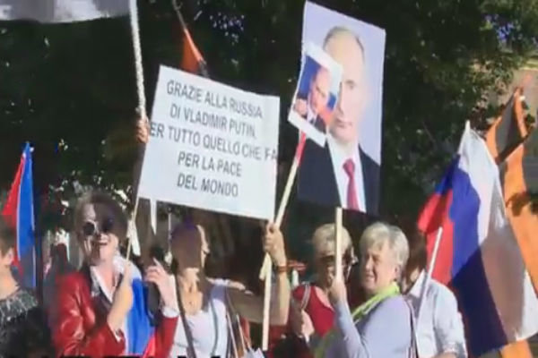 فیلم/ تجمع حامیان پوتین در رم در حمایت از حملات روسیه به داعش