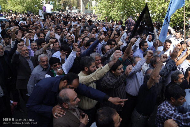تہران میں منی کے شہداء کی تشییع جنازہ کا آغاز