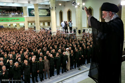 قائد الثورة الاسلامية يستقبل قادة القوة البحرية التابعة للحرس الثوري