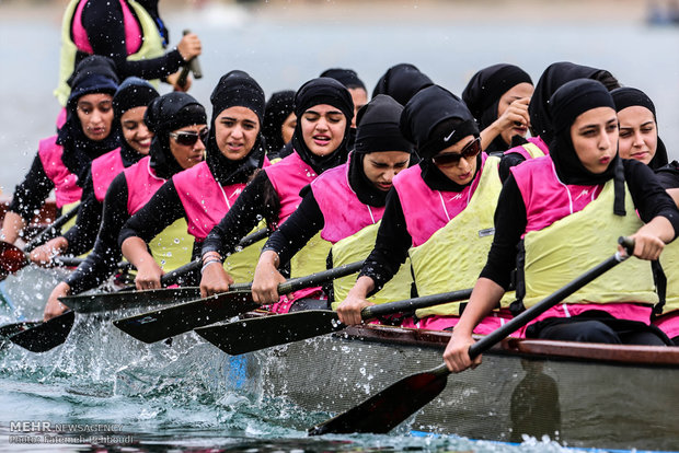 Women dragon boat competitions 