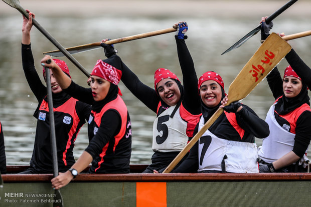 Women dragon boat competitions 