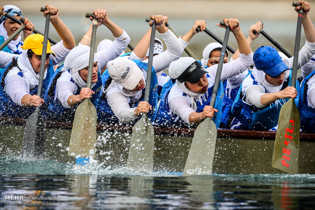 Women dragon boat competitions 