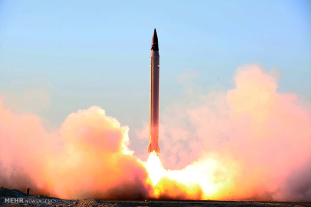 220 نائبا ايرانيا يشيدون باختبار صاروخ "عماد" الباليستي