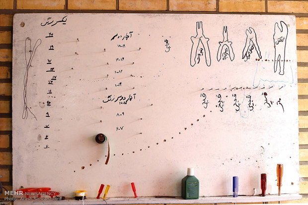 کارخانه تهیه و تولید پرچم عزاداری ایام محرم در شهرستان خمین استان مرکزی