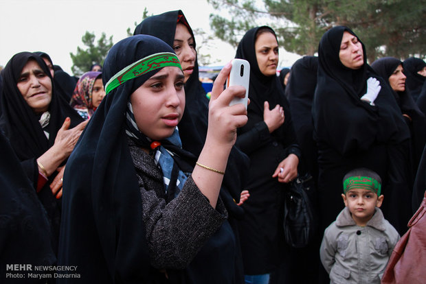 تجمع عزاداران حسینی با نوای "لبیک یا حسین"