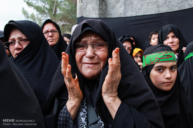 تجمع عزاداران حسینی با نوای "لبیک یا حسین"