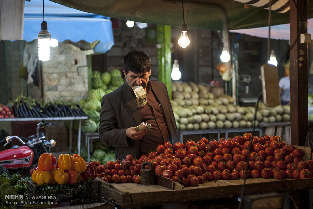 بازار گلستان در چنبره گرانی؛ مردم زیر فشار، مسئولان پای نظارت