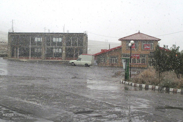 تساقط الثلوج في مدينة كليبر الايرانية